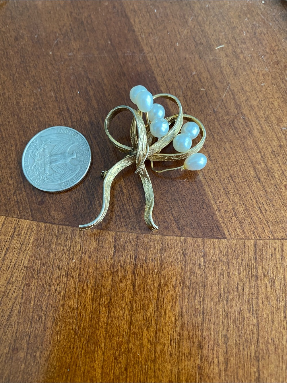 Lovely Turin Inc 12K Gold-filled Floral Ribbon Brooch with White Pearls